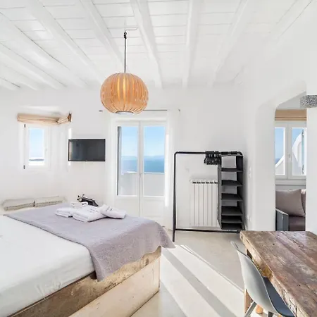 Aquata Boutique With Pool Holiday home